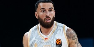 Ο Μάικ Τζέιμς με τη φανέλα της Μονακό