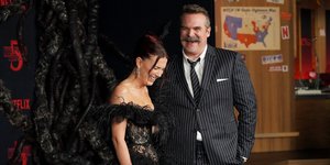 Μίλι Μπόμπι Μπράουν και Ντέιβιντ Χάρμπουρ