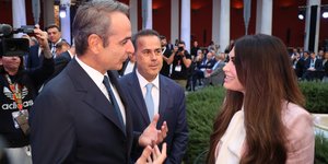 Κυριάκος Μητσοτάκης, Σταύρος Παπασταύρου, Κίμπερλι Γκίλφοϊλ