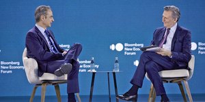 Ο Κυριάκος Μητσοτάκης συνομίλησε με τον Βρετανό αρχισυντάκτη του Bloomberg News, Τζον Μικλεθγουέιτ