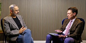 Ο Άγγελος Μόσχοβας συζητά με τον Γιώργο Αράπογλου της Pulse PC 