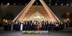 Η οικογενειακή φωτογραφία στα εγκαίνια του Μεγάλου Αιγυπτιακού Μουσείου