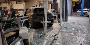 ΙΧ σε κατάστημα