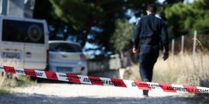 Αστυνομικοί στο σημείο που δολοφονήθηκε ο 47χρονος στη Νέα Πέραμο