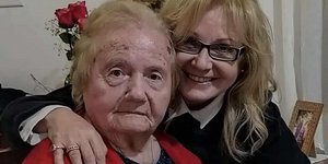 Η Αγγελική Νικολούλη με τη μητέρα της 