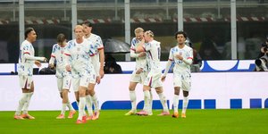 Οι ποδοσφαιριστές της Νορβηγίας μετά τη τεράστια νίκη επί της Ιταλίας