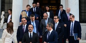 Πώς στήθηκαν Ελληνες και Κύπριοι για την οικογενειακή φωτογραφία στο Μαξίμου