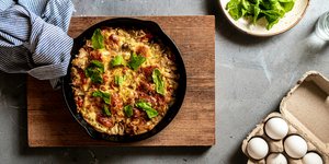 Ομελέτα με λουκάνικο, φέτα και ντοματίνια / Φωτογραφία: Unsplash