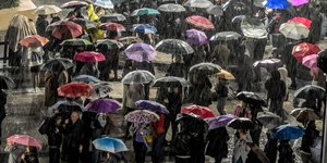 Βροχή στην Αθήνα, ομπρέλες