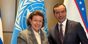 Η υπουργός Πολιτισμού Λίνα Μενδώνη με τον Ουζμπέκο ομόλογό της Ozodbek Nazarbekov.