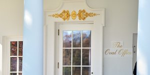 Οβάλ Γραφείο