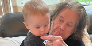 Ο Όζι με τον εγγονό του