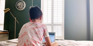 παιδι πλατη ταμπλετ