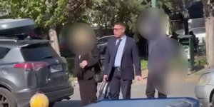 παιδί ανήλικος τενόρος ξυλοδαρμός