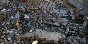 παιδια στα χαλασματα