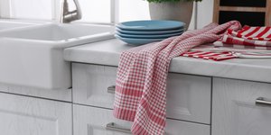 Γιατί δεν πρέπει ποτέ να κρεμάτε την πετσέτα σας πάνω από τη βρύση