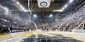 Πανηγυρικό κλίμα στο γήπεδο του ΠΑΟΚ