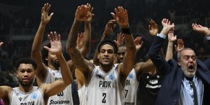 Πανηγυρισμοί στον ΠΑΟΚ για την πρόκριση στους «16» του FIBA Europe Cup