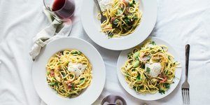 Μακαρονάδα με προσούτο και μοτσαρέλα / Φωτογραφία: Unsplash