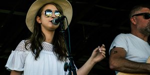 Γιατί το τραγούδι είναι μία από τις πιο προσβάσιμες μορφές αποσυμπίεσης που έχουμε καθώς επιβραδύνει την αναπνοή, σταθεροποιεί το νευρικό σύστημα και δυναμώνει σώμα και νου / PEXELS