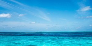 Οι αρχαίοι Έλληνες έβλεπαν μπλε, όπως το βλέπουμε όλοι, αλλά δεν είχαν ανάγκη να το ονομάσουν όπως εμείς / SHUTTERSTOCK