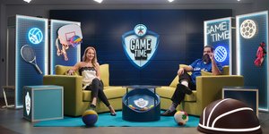 O δημοφιλής ψυχαγωγός και κωμικός βαθμολογεί τους συναδέλφους του και σχολιάζει το ντέρμπι Παναθηναϊκός – ΠΑΟΚ