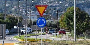 Προτεραιότητα οχήματος σε κυκλικό κόμβο