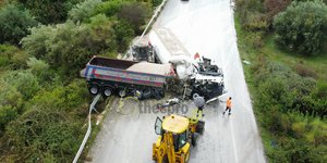 Η σύγκρουση των δύο φορτηγών στην Ηγουμενίτσα 