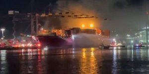 Πυρκαγιά ξέσπασε σε πλοίο στο λιμάνι του Λος Άντζελες