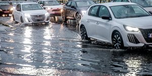 Εντονες πλημμυρες απο τη βροχόπτωση