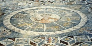 Η κεντρική παράσταση με την προσωποποίηση του Χρόνου, τα δώδεκα ζώδια και τις τέσσερις εποχές