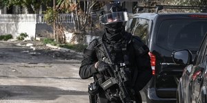 Αστυνομικοί σε καταυλισμό Ρομά -Φωτογραφία: 