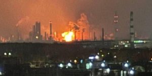 Η εικόνα φέρεται να αποτυπώνει έκρηξη που προήλθε από ουκρανικό drone στο ρωσικό διυλιστήριο του Ριαζάν