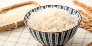 Ρύζι σε ασπρόμαυρο μπολ