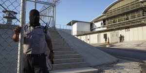 Υπέστησαν βασανιστήρια Βενεζουελανοί μετανάστες που στάλθηκαν από τις ΗΠΑ σε φυλακή στο Ελ Σαλβαδόρ 