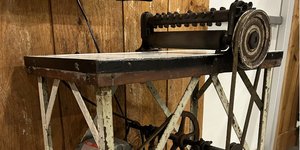 Για πάνω από πέντε δεκαετίες, ένα παράξενο μηχάνημα με ρόδες και κεραμική βάση έμενε ξεχασμένο σε αποθήκη του Ιστορικού Συλλόγου της κομητείας Ντόρτσεστερ στο Μέριλαντ / FACEBOOK