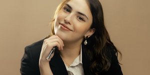 Η Όμερ αποφάσισε να οδηγήσει το ίδιο της το κράτος στα δικαστήρια, διεκδικώντας κάτι που στις περισσότερες χώρες θεωρείται αυτονόητο / INSTAGRAM