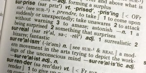 Όπως εξηγεί ο συγγραφέας και δημοσιογράφος Stefan Fatsis, είναι μια διαδικασία εκπληκτικά επίπονη που αποτυπώνει τις βαθύτερες εντάσεις και τους παλμούς της κοινωνίας / SHUTTERSTOCK