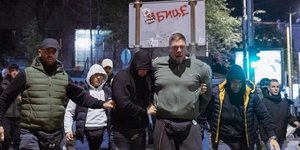 O Βλάντιμιρ Στίματς συνελήφθη σε διαδήλωση στο Βελιγράδι