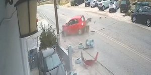 Καραμπόλα τριών αυτοκινήτων στην Κόρινθο