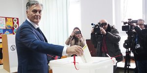 Νικητής των προεδρικών εκλογών στη Σερβική Δημοκρατία της Βοσνίας ο Σίνισα Κάραν