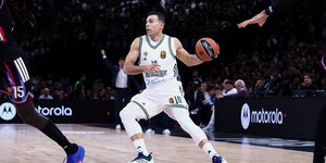 Ο Κώστας Σλούκας κόντρα στη Παρί