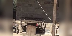 Το σπίτι συγγενή συλληφθέντα στη Θεσπρωτία όπου βρέθηκαν όπλα και 500.000 ευρώ