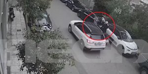 H στιγμή της επίθεσης με σπρέι στον 29χρονο στο Νέο Κόσμο