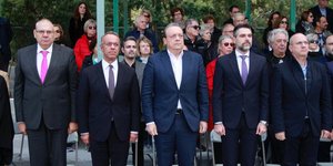 Χρήστος Σταϊκούρας, Σωκράτης Φάμελλος, Γιάννης Σαρακιώτης και Γιάννης Οικονόμου στον εορτασμό για την ανατίναξη της γέφυρας του Γοργοποτάμου