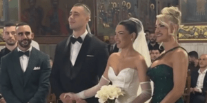 Η κουμπάρα Ιωάννα Τούνη στον γάμο της κολλητής της Στέλλας Πάσσαρη