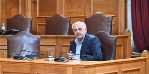 Ο Ανδρέας Στρατάκης που κατέθεσε στην Εξεταστική Επιτροπή