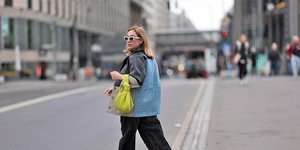 Λάιμ με καφέ ή κόκκινο με ροζ; Αυτά είναι τα 3 color trends της σεζόν