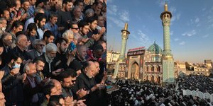 Ομαδική προσευχή για βροχή στην Τεχεράνη