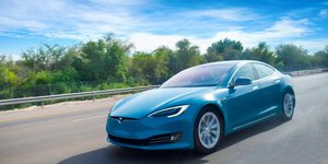 Μπλε αυτοκίνητο